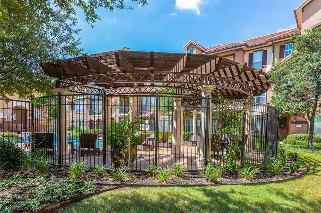 Building Photo - 634 Arbol