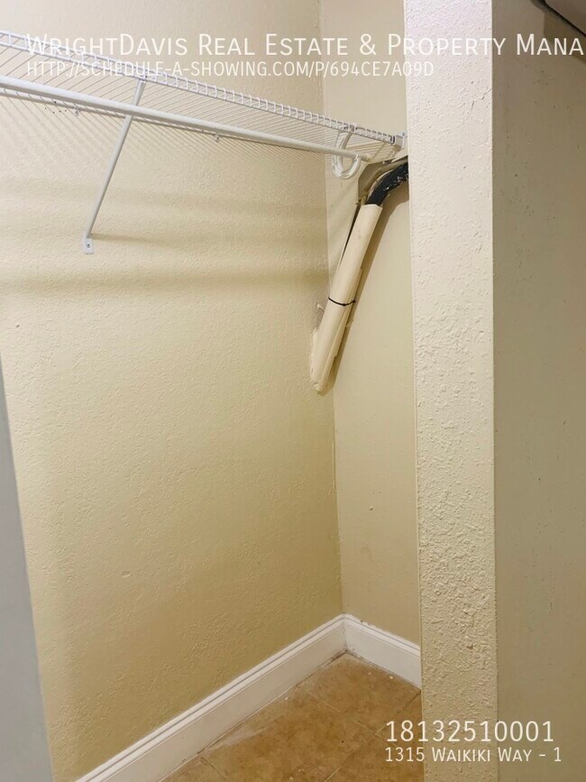 Clair Mel City efficiency offers 1/1 with 1315 Waikiki Way Tampa