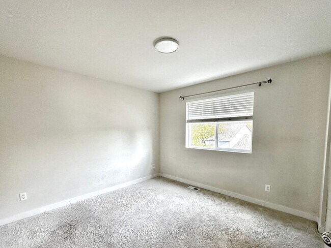 Building Photo - Stylish 4BR | 3BA Home with Den, Fenced Ba...