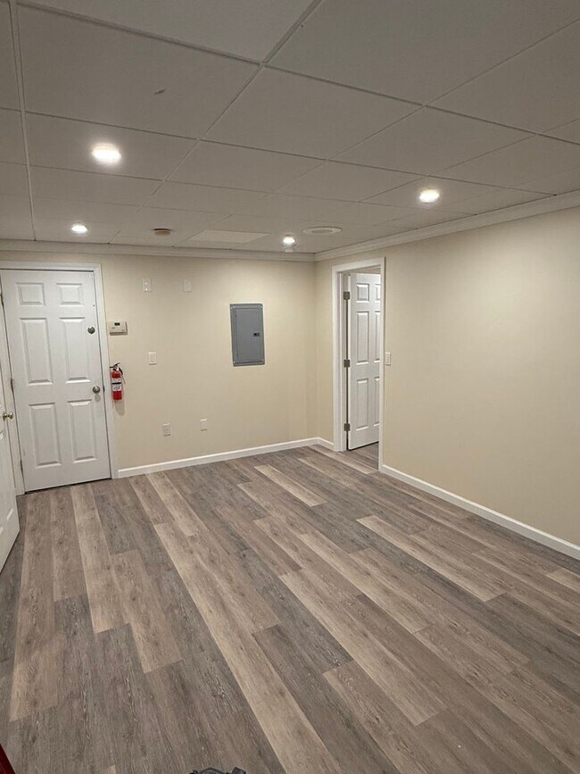 Building Photo - 1913 Dover Rd