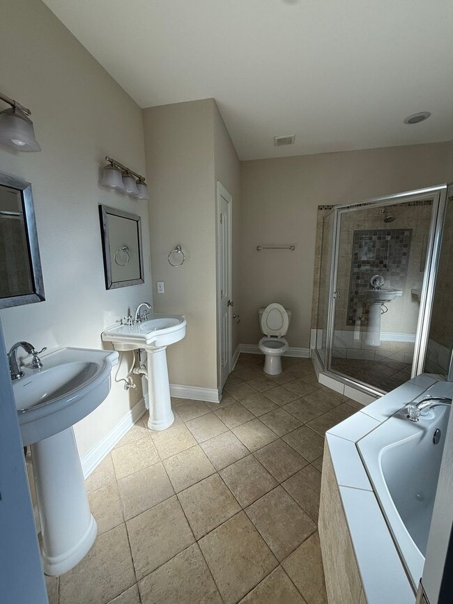 Building Photo - 3 Bedroom Townhome in All Saints District!...