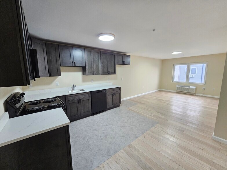 Building Photo - 158 6th St