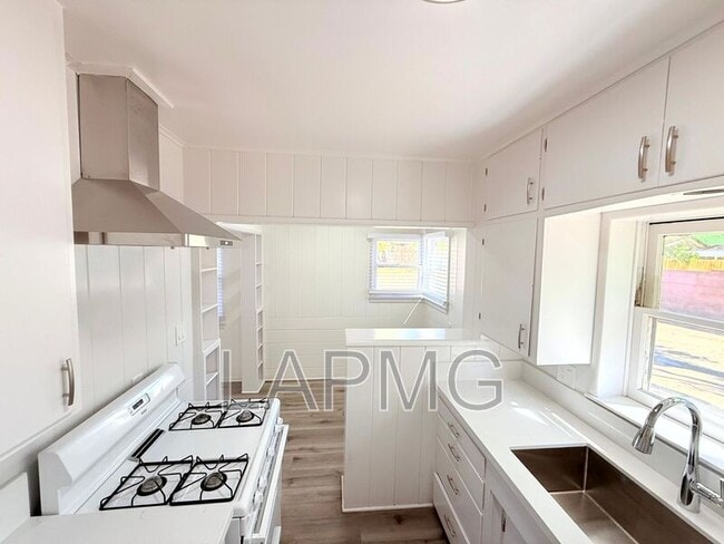 Building Photo - 6200 N Muscatel Ave