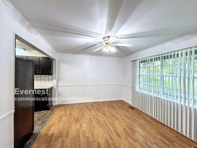 Building Photo - 922 Wesley Dr