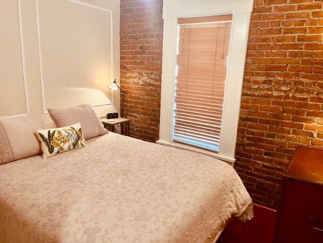 Building Photo - 214 S 2nd St