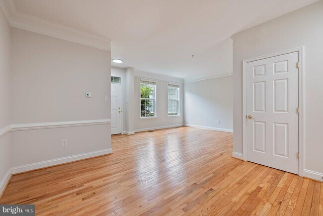 Building Photo - 805 Thicket Ct