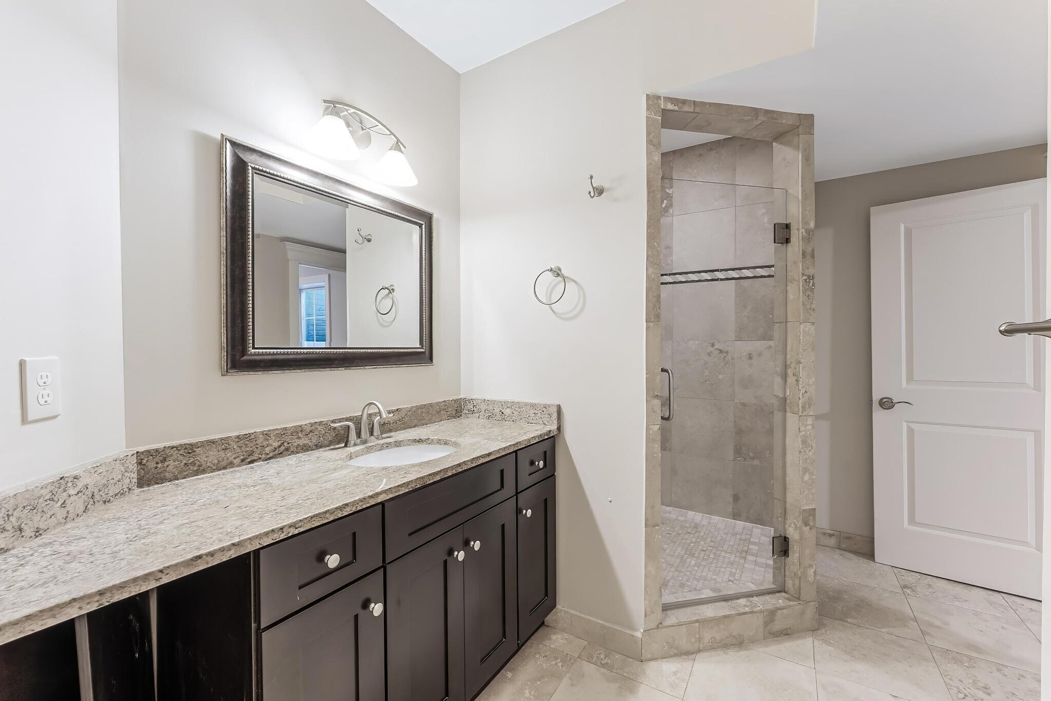 Building Photo - 829 Golden Arrow St