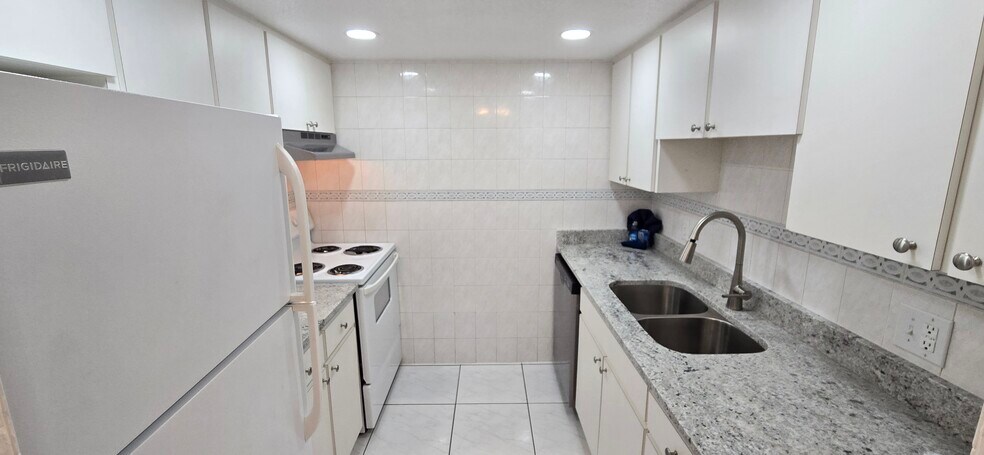 Building Photo - 4725 Christa Ct