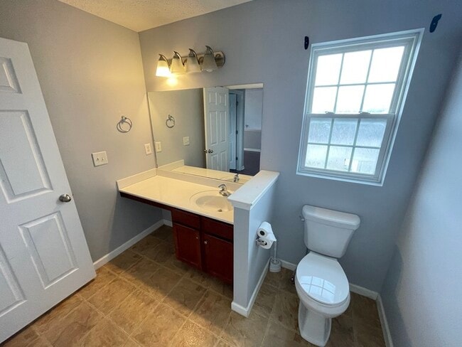 Building Photo - Jordan Ridge Bordeaux area home with bonus...