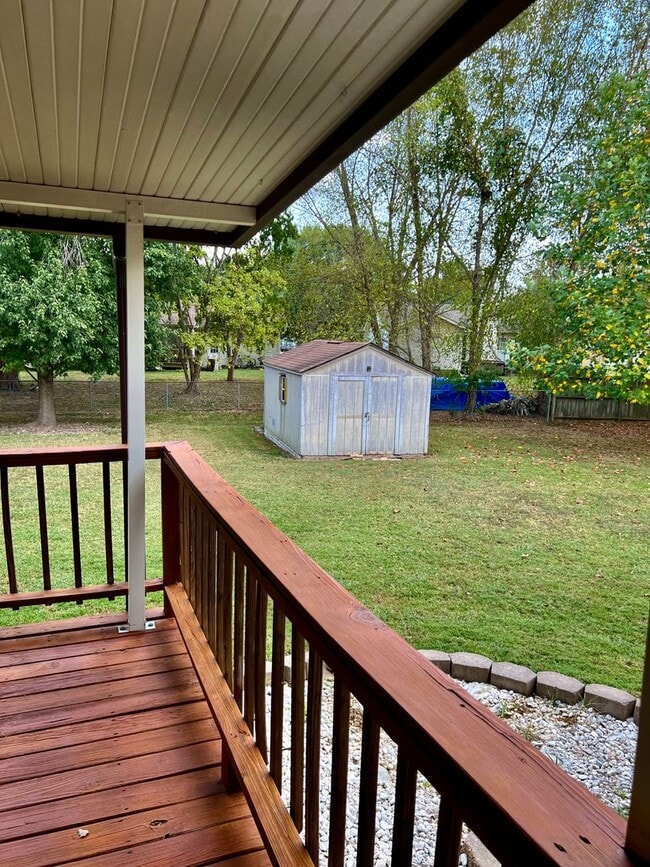 Building Photo - AVAILABLE NOW! 3 Bedroom Home Available of...