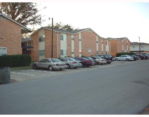 Building Photo - Plainsman Apartments