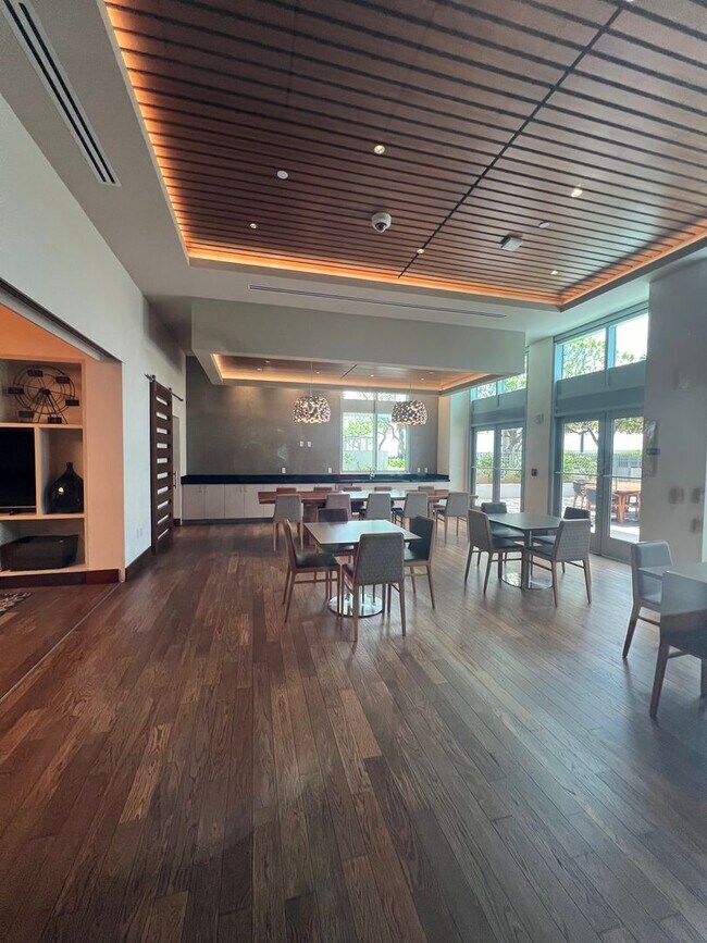 Building Photo - Furnished 2 bedroom, 2 bath 2 parking at The Collection!