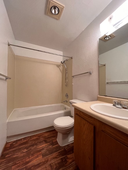 Primary Photo - 10522 Lake City Way NE