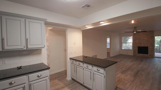 Building Photo - 3804 Summer Cloud Dr