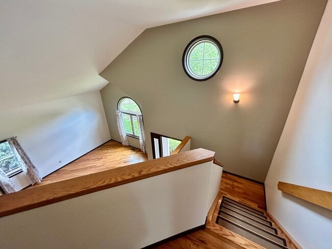 Building Photo - Beautiful 5 Bedroom Home with Large Private Yard