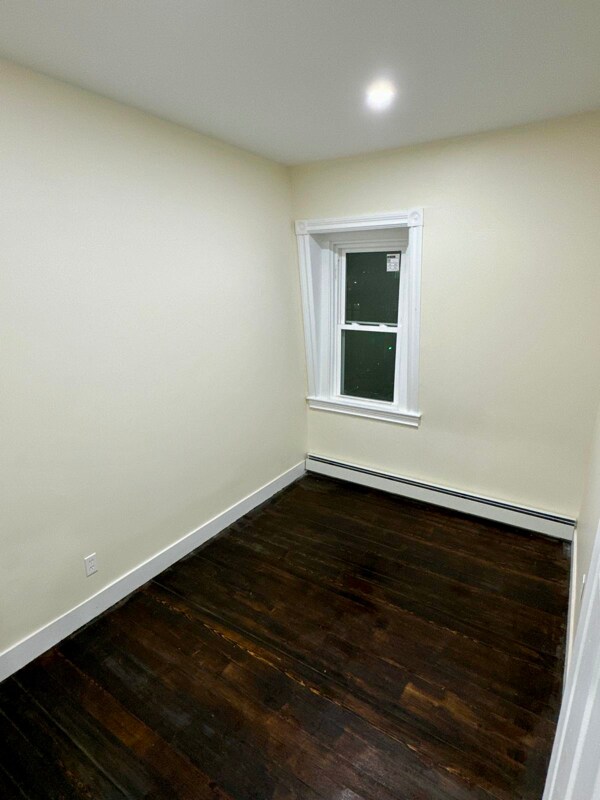 Building Photo - 33 Valley St