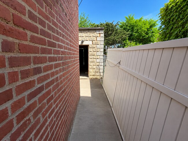 Building Photo - Beautifully Charming 3 Bedroom Home Available Now in Baltimore