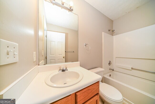 Building Photo - 1351 Hollenbeck Ln