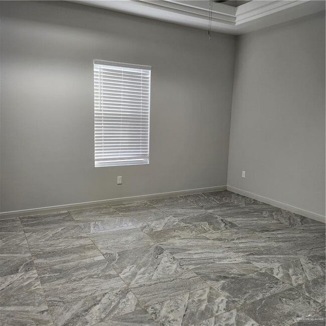 Building Photo - 9 N Clarence Ave