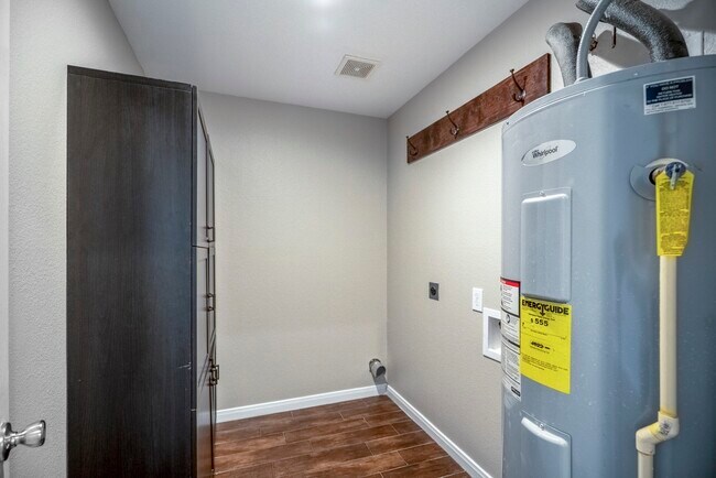 Building Photo - 628 Foster St