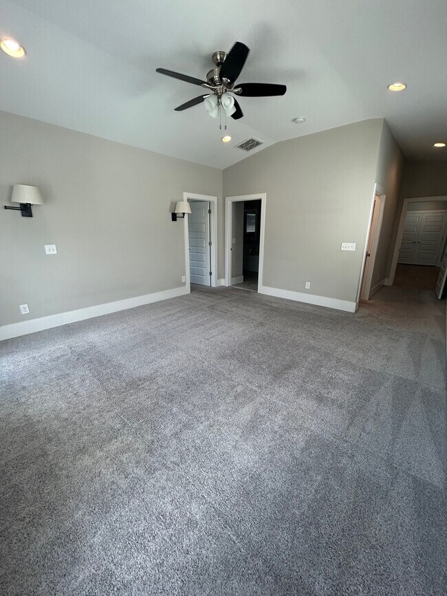 Building Photo - Stunning Home in Melrose 12 South Area...D...