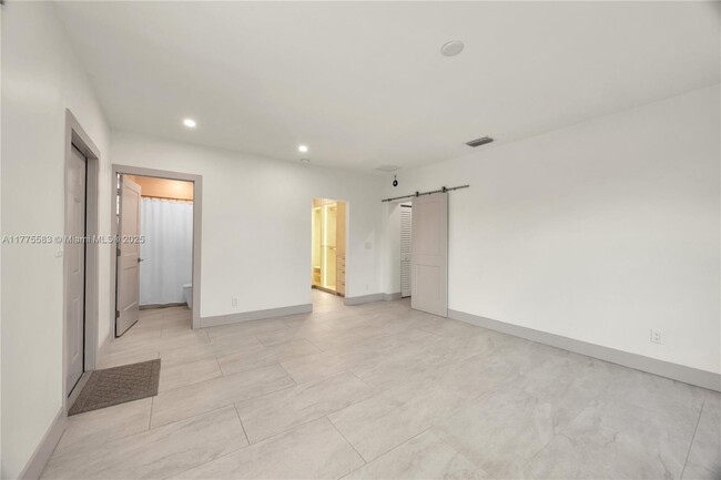 Building Photo - 2650 SW 65th Ave