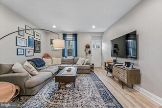 Building Photo - 137 Vassar St