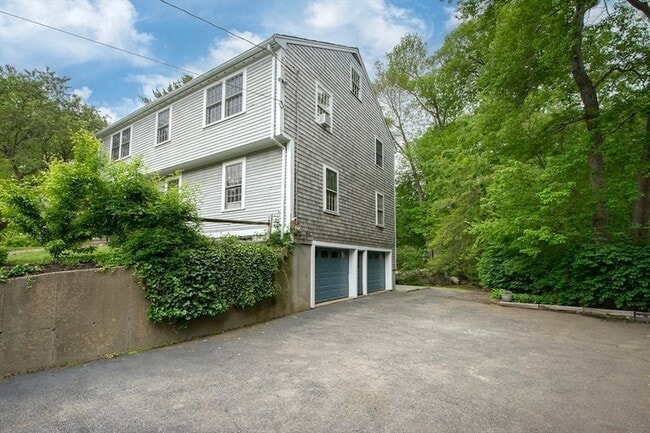 Building Photo - 26 Old Coach Rd