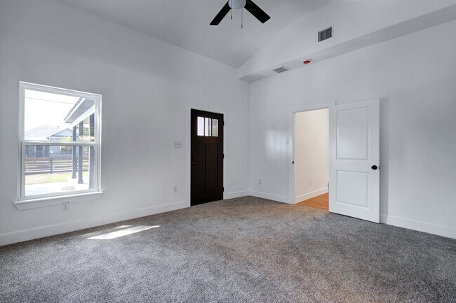 Building Photo - 2425 Monterey St