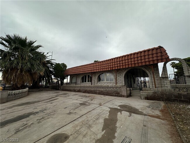 Building Photo - 4646 Fiesta Way