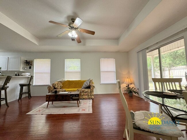 Building Photo - Downtown FWB Gem: Must-See Single Family H...
