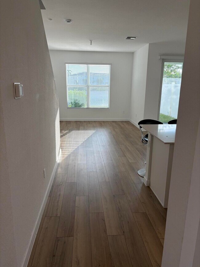 Building Photo - 4181 Lagoon Shore Dr