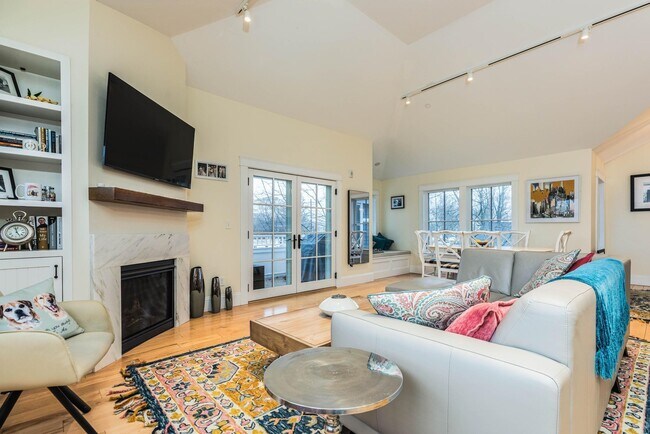 Building Photo - 1 Franklin St