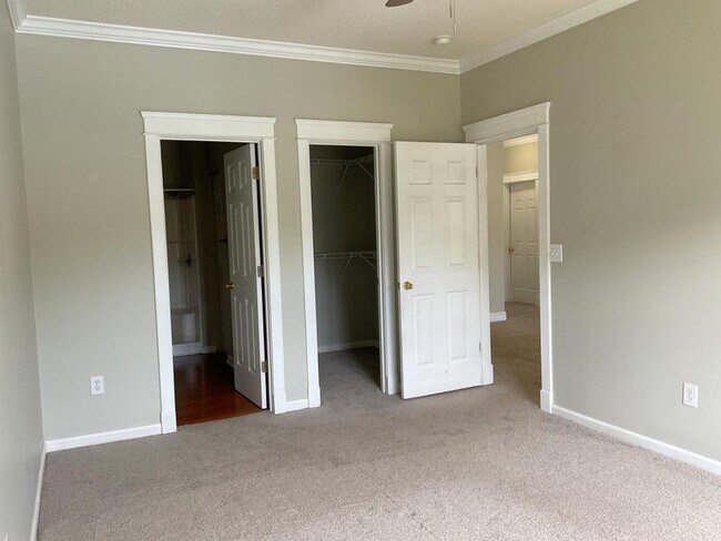 Building Photo - 6307 Sweetwater Blvd