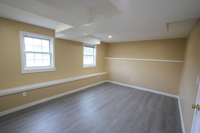 Building Photo - 322 Blackstone St