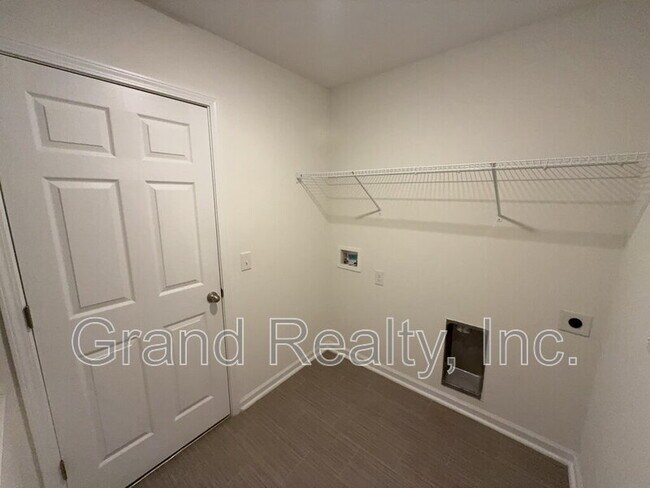 Building Photo - 4360 Jitterbug St