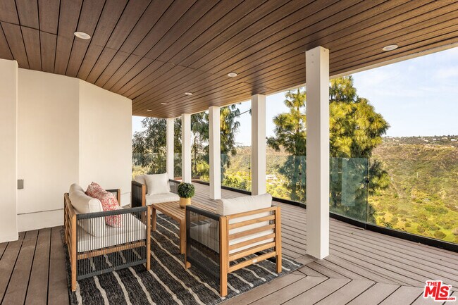 Building Photo - 1666 Summitridge Dr