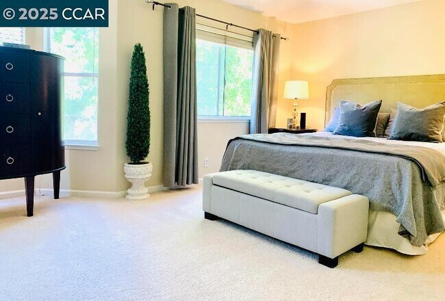 Building Photo - 1576 Silverwood Ct