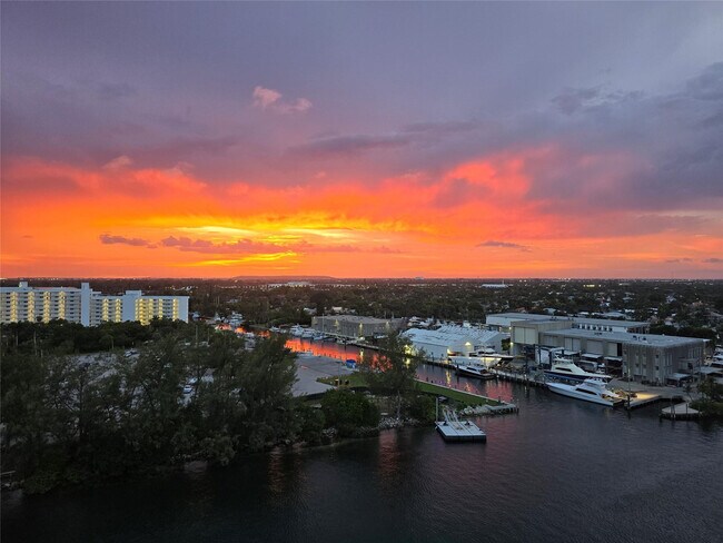 Building Photo - 1401 N Riverside Dr