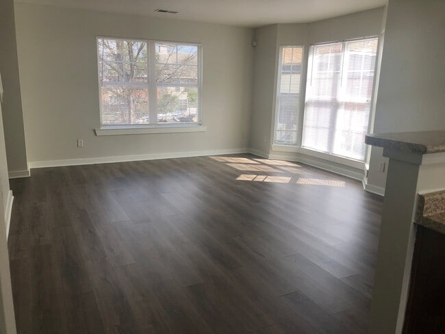 Building Photo - 1667 Parktown Pl