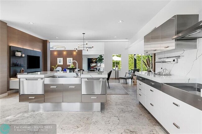 Building Photo - 2416 Bayview Dr