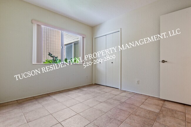 Building Photo - 5084 N Camino Del Lazo