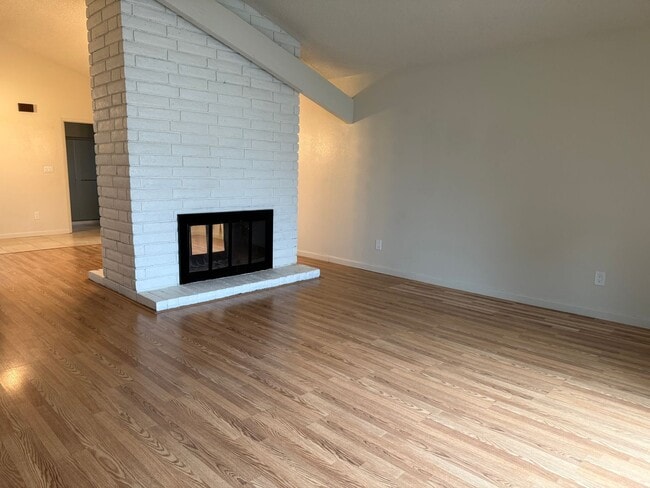 Building Photo - Beautiful Westside Duplex