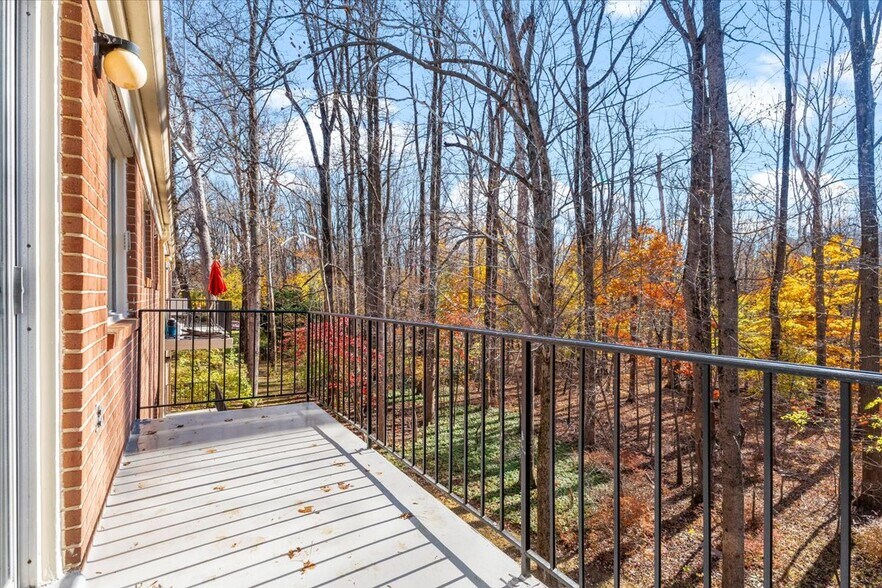 Building Photo - 10631 Weymouth St