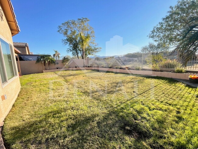 Building Photo - 465 S Wildrose