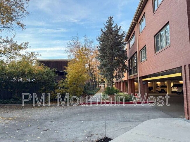 Building Photo - 171 E 3rd Ave