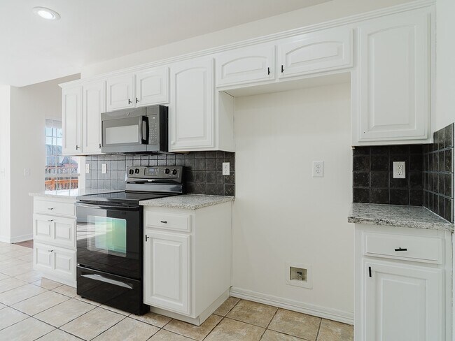 Building Photo - 2309 SW Primrose Ave