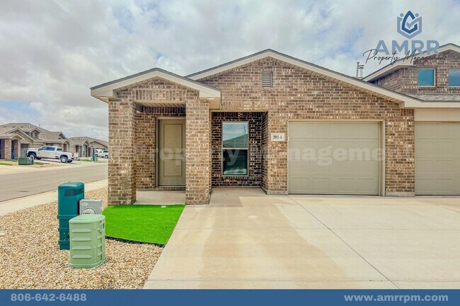 Building Photo - 3 Bedroom Townhome In Harvest Wolfforth!