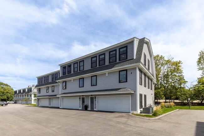 Building Photo - 28 Little Bay Dr