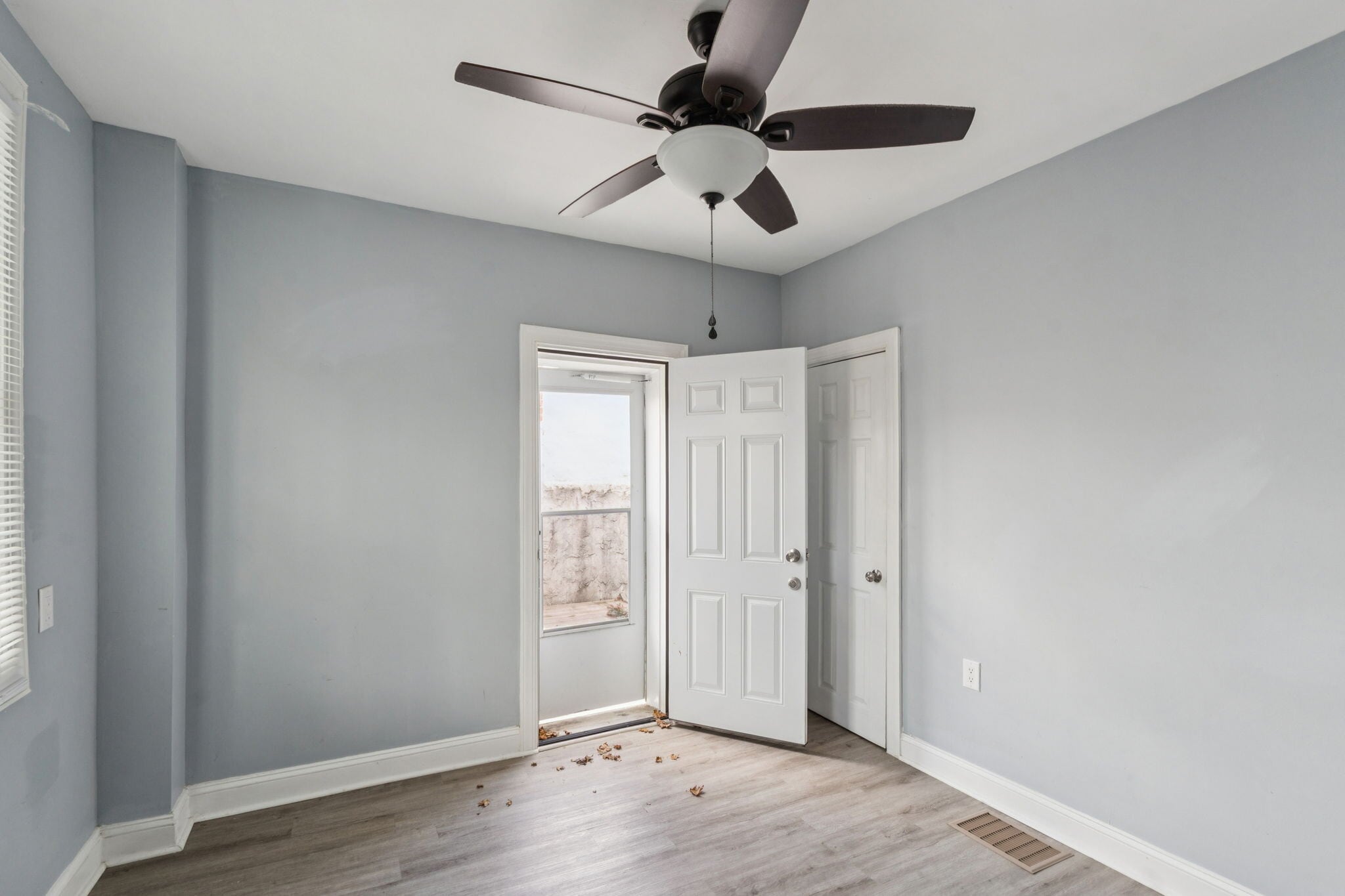 Bedroom - 2537 E Ann St
